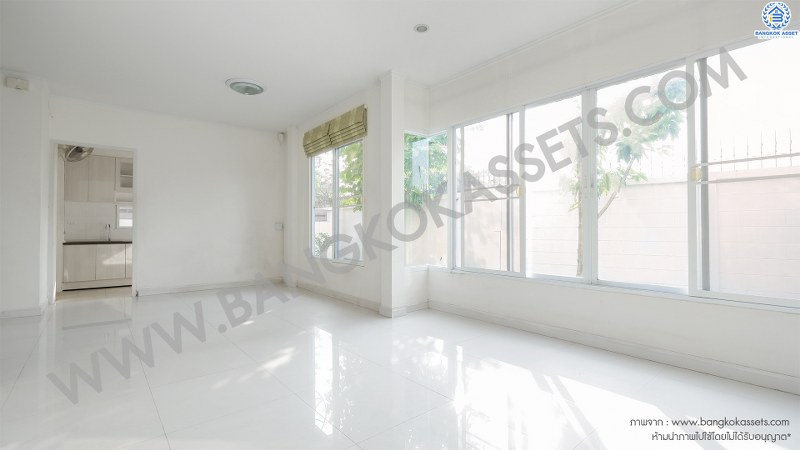 บ้านเดี่ยวมือสองนนทบุรี ห้องมุม! ม.สัมมากร ติดถนนราชพฤกษ์ บ้านหลังใหญ่พร้อมอยู่ เนื้อที่ 64.6 ตร.ว. ฟังก์ชั่น 3ห้องนอน 3ห้องน้ำ 2 ที่จอดรถ มีบิ้วท์อินครัวเคาน์เตอร์ บนทำเลเดินทางสะดวก หน้าโครงการอยู่ติดกับเพียวเพลส-Maxvalu ราชพฤกษ์ พร้อมเชื่อมต่อถ.ชัยพฤกษ์ และถ.รัตนาธิเบศร์ เพียง 10 นาทีถึงรถไฟฟ้า สถานีบางรักใหญ่