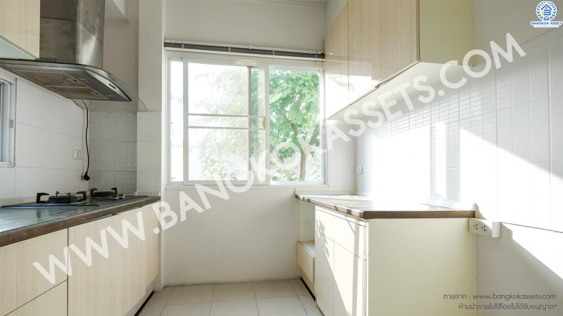 บ้านเดี่ยวมือสองนนทบุรี ห้องมุม! ม.สัมมากร ติดถนนราชพฤกษ์ บ้านหลังใหญ่พร้อมอยู่ เนื้อที่ 64.6 ตร.ว. ฟังก์ชั่น 3ห้องนอน 3ห้องน้ำ 2 ที่จอดรถ มีบิ้วท์อินครัวเคาน์เตอร์ บนทำเลเดินทางสะดวก หน้าโครงการอยู่ติดกับเพียวเพลส-Maxvalu ราชพฤกษ์ พร้อมเชื่อมต่อถ.ชัยพฤกษ์ และถ.รัตนาธิเบศร์ เพียง 10 นาทีถึงรถไฟฟ้า สถานีบางรักใหญ่