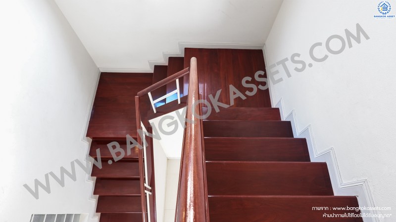 บ้านเดี่ยวมือสองนนทบุรี ห้องมุม! ม.สัมมากร ติดถนนราชพฤกษ์ บ้านหลังใหญ่พร้อมอยู่ เนื้อที่ 64.6 ตร.ว. ฟังก์ชั่น 3ห้องนอน 3ห้องน้ำ 2 ที่จอดรถ มีบิ้วท์อินครัวเคาน์เตอร์ บนทำเลเดินทางสะดวก หน้าโครงการอยู่ติดกับเพียวเพลส-Maxvalu ราชพฤกษ์ พร้อมเชื่อมต่อถ.ชัยพฤกษ์ และถ.รัตนาธิเบศร์ เพียง 10 นาทีถึงรถไฟฟ้า สถานีบางรักใหญ่