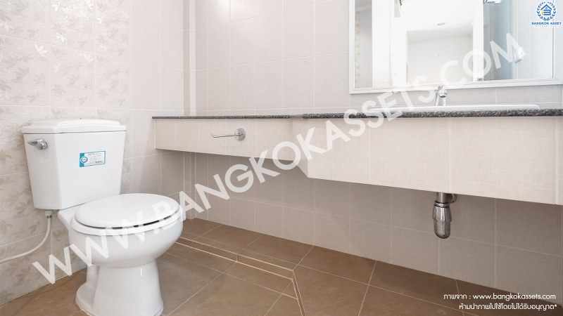 บ้านเดี่ยวมือสองนนทบุรี ห้องมุม! ม.สัมมากร ติดถนนราชพฤกษ์ บ้านหลังใหญ่พร้อมอยู่ เนื้อที่ 64.6 ตร.ว. ฟังก์ชั่น 3ห้องนอน 3ห้องน้ำ 2 ที่จอดรถ มีบิ้วท์อินครัวเคาน์เตอร์ บนทำเลเดินทางสะดวก หน้าโครงการอยู่ติดกับเพียวเพลส-Maxvalu ราชพฤกษ์ พร้อมเชื่อมต่อถ.ชัยพฤกษ์ และถ.รัตนาธิเบศร์ เพียง 10 นาทีถึงรถไฟฟ้า สถานีบางรักใหญ่