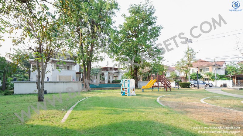 บ้านเดี่ยวมือสองนนทบุรี ห้องมุม! ม.สัมมากร ติดถนนราชพฤกษ์ บ้านหลังใหญ่พร้อมอยู่ เนื้อที่ 64.6 ตร.ว. ฟังก์ชั่น 3ห้องนอน 3ห้องน้ำ 2 ที่จอดรถ มีบิ้วท์อินครัวเคาน์เตอร์ บนทำเลเดินทางสะดวก หน้าโครงการอยู่ติดกับเพียวเพลส-Maxvalu ราชพฤกษ์ พร้อมเชื่อมต่อถ.ชัยพฤกษ์ และถ.รัตนาธิเบศร์ เพียง 10 นาทีถึงรถไฟฟ้า สถานีบางรักใหญ่