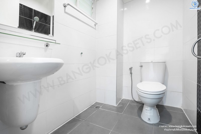 บ้านมือสองตกแต่งใหม่ ใกล้ตลาดเจ้าพระยา! ม.เจ้าพระยา9 รัตนาธิเบศร์ ชีวิตสะดวกสบาย ครบครันทุกฟังก์ชั่น บนเนื้อที่ 21.2 ตร.วา. 5 ห้องนอน 3 ห้องน้ำ พร้อมครัวเคาน์เตอร์+โรงรถ บนทำเลดีที่สุด เชื่อมต่อถนนเส้นหลัก ทั้ง ถ.ราชพฤกษ์ , ถ.กาญจนาภิเษก และถ.รัตนาธิเบศร์ เพียง 5 นาทีถึง MRT "สถานีบางพลู"