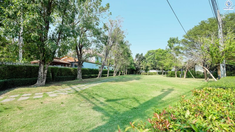 บ้านมือสองตกแต่งใหม่ ห้องมุม! ม.พฤกษาวิลล์63/1 นครอินทร์-พระราม5 สุดคุ้ม! กับบ้านพร้อมอยู่ เนื้อที่ 23.7 ตร.ว. ฟังก์ชั่น 3 ห้องนอน 2 ห้องน้ำ ครบครันทั้งครัว และโรงรถ บนทำเลโซนเมือง! เดินทางสะดวก เข้า-ออกทาง ซอยวัดสังฆทาน ใกล้สะพานพระราม5 และรถไฟฟ้าสถานี "แยกติวานนท์"