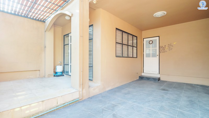 ทาวน์เฮ้าส์มือสองนนทบุรี ม.อักษรา เพียง 5 นาทีถึงถนนราชพฤกษ์ เนื้อที่ 20.2 ตร.ว. ฟังก์ชั่น 3 ห้องนอน 2 ห้องน้ำ บนทำเลศักยภาพ เข้า-ออกได้ 2 เส้นทาง ตอบทุกโจทย์ของชีวิตคนเมือง ใกล้เซ็นทรัลเวสท์เกต และรถไฟฟ้าสถานี "บางพลู" มาพร้อมกับราคาที่คุณไม่ควรพลาด!