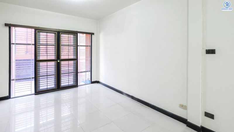 ทาวน์เฮ้าส์มือสองนนทบุรี ม.อักษรา เพียง 5 นาทีถึงถนนราชพฤกษ์ เนื้อที่ 20.2 ตร.ว. ฟังก์ชั่น 3 ห้องนอน 2 ห้องน้ำ บนทำเลศักยภาพ เข้า-ออกได้ 2 เส้นทาง ตอบทุกโจทย์ของชีวิตคนเมือง ใกล้เซ็นทรัลเวสท์เกต และรถไฟฟ้าสถานี "บางพลู" มาพร้อมกับราคาที่คุณไม่ควรพลาด!