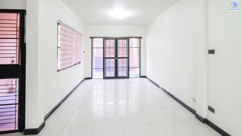 ทาวน์เฮ้าส์มือสองนนทบุรี ม.อักษรา เพียง 5 นาทีถึงถนนราชพฤกษ์ เนื้อที่ 20.2 ตร.ว. ฟังก์ชั่น 3 ห้องนอน 2 ห้องน้ำ บนทำเลศักยภาพ เข้า-ออกได้ 2 เส้นทาง ตอบทุกโจทย์ของชีวิตคนเมือง ใกล้เซ็นทรัลเวสท์เกต และรถไฟฟ้าสถานี "บางพลู" มาพร้อมกับราคาที่คุณไม่ควรพลาด!