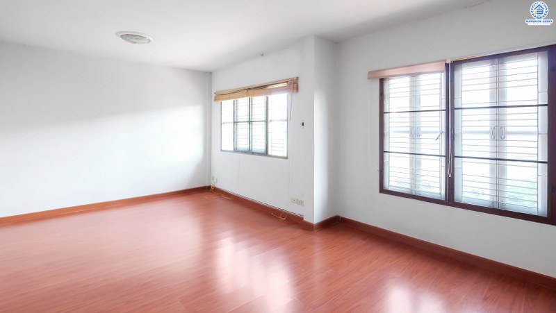 ทาวน์เฮ้าส์มือสองนนทบุรี ม.อักษรา เพียง 5 นาทีถึงถนนราชพฤกษ์ เนื้อที่ 20.2 ตร.ว. ฟังก์ชั่น 3 ห้องนอน 2 ห้องน้ำ บนทำเลศักยภาพ เข้า-ออกได้ 2 เส้นทาง ตอบทุกโจทย์ของชีวิตคนเมือง ใกล้เซ็นทรัลเวสท์เกต และรถไฟฟ้าสถานี "บางพลู" มาพร้อมกับราคาที่คุณไม่ควรพลาด!