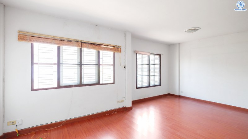 ทาวน์เฮ้าส์มือสองนนทบุรี ม.อักษรา เพียง 5 นาทีถึงถนนราชพฤกษ์ เนื้อที่ 20.2 ตร.ว. ฟังก์ชั่น 3 ห้องนอน 2 ห้องน้ำ บนทำเลศักยภาพ เข้า-ออกได้ 2 เส้นทาง ตอบทุกโจทย์ของชีวิตคนเมือง ใกล้เซ็นทรัลเวสท์เกต และรถไฟฟ้าสถานี "บางพลู" มาพร้อมกับราคาที่คุณไม่ควรพลาด!