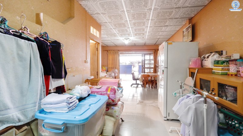 ทาวน์เฮ้าส์มือสองนนทบุรี ม.มนวดีพาร์ค บางใหญ่-กาญจนาฯ (ซ.วัดลาดปลาดุก) บ้านพร้อมอยู่ เนื้อที่ 16 ตร.ว. ฟังก์ชั่น 3นอน 2น้ำ+แอร์ 2 เครื่อง หน้าโครงการห่างจาก ถ.กาญจนาภิเษก เพียง 2 กม. ใกล้รถไฟฟ้า "สถานีคลองบางไผ่" เพียง 10 นาทีถึงเซ็นทรัลเวสต์เกต ราคาเพียงล้านต้นๆ*