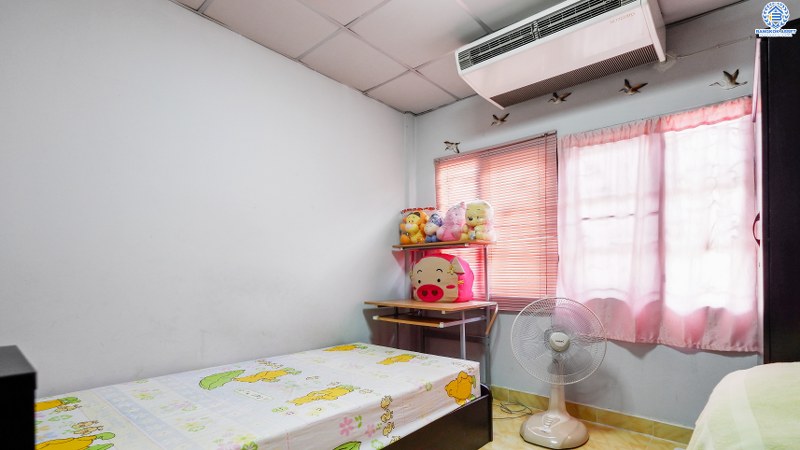 ทาวน์เฮ้าส์มือสองนนทบุรี ม.มนวดีพาร์ค บางใหญ่-กาญจนาฯ (ซ.วัดลาดปลาดุก) บ้านพร้อมอยู่ เนื้อที่ 16 ตร.ว. ฟังก์ชั่น 3นอน 2น้ำ+แอร์ 2 เครื่อง หน้าโครงการห่างจาก ถ.กาญจนาภิเษก เพียง 2 กม. ใกล้รถไฟฟ้า "สถานีคลองบางไผ่" เพียง 10 นาทีถึงเซ็นทรัลเวสต์เกต ราคาเพียงล้านต้นๆ*