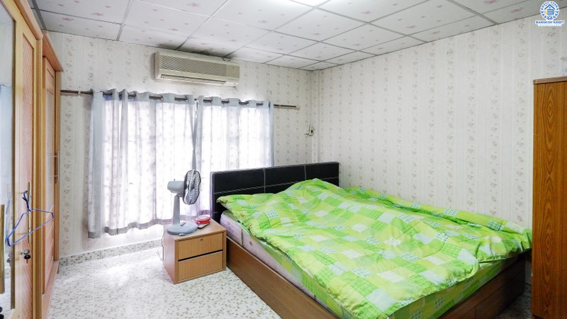 ทาวน์เฮ้าส์มือสองนนทบุรี ม.มนวดีพาร์ค บางใหญ่-กาญจนาฯ (ซ.วัดลาดปลาดุก) บ้านพร้อมอยู่ เนื้อที่ 16 ตร.ว. ฟังก์ชั่น 3นอน 2น้ำ+แอร์ 2 เครื่อง หน้าโครงการห่างจาก ถ.กาญจนาภิเษก เพียง 2 กม. ใกล้รถไฟฟ้า "สถานีคลองบางไผ่" เพียง 10 นาทีถึงเซ็นทรัลเวสต์เกต ราคาเพียงล้านต้นๆ*