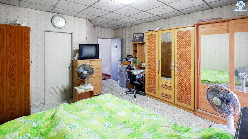 ทาวน์เฮ้าส์มือสองนนทบุรี ม.มนวดีพาร์ค บางใหญ่-กาญจนาฯ (ซ.วัดลาดปลาดุก) บ้านพร้อมอยู่ เนื้อที่ 16 ตร.ว. ฟังก์ชั่น 3นอน 2น้ำ+แอร์ 2 เครื่อง หน้าโครงการห่างจาก ถ.กาญจนาภิเษก เพียง 2 กม. ใกล้รถไฟฟ้า "สถานีคลองบางไผ่" เพียง 10 นาทีถึงเซ็นทรัลเวสต์เกต ราคาเพียงล้านต้นๆ*