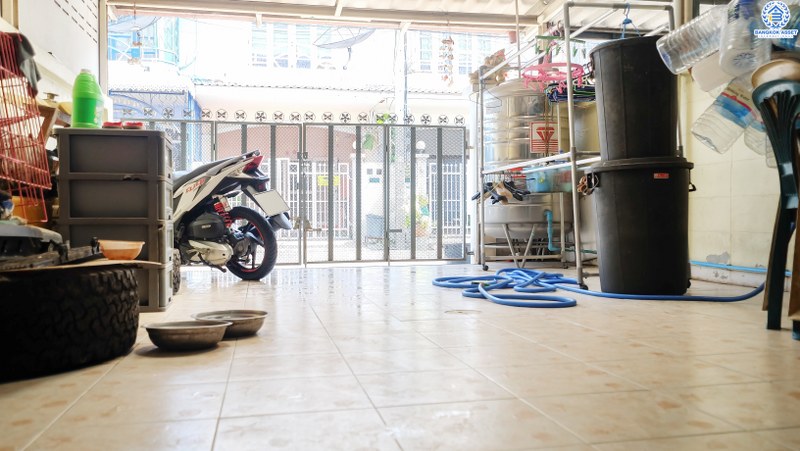 ทาวน์เฮ้าส์มือสองนนทบุรี ราคาล้านต้นๆ ม.มนวดีพาร์ค บางใหญ่-กาญจนาฯ (ซ.วัดลาปลาดุก) เนื้อที่ 16 ตร.ว.  ฟังก์ชั่น 2นอน 2น้ำ ครบครันทั้งครัวเคาน์เตอร์ และที่จอดรถส่วนตัว ตัวบ้านตั้งอยู่ในแหล่งชุมชน สามารถค้าขายได้ เพียง 10 นาทีถึงเซ็นทรัลเวสต์เกต ใกล้รถไฟฟ้าสถานี "คลองบางไผ่"