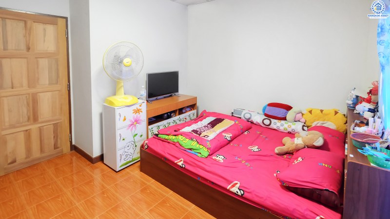 ทาวน์เฮ้าส์มือสองนนทบุรี ราคาล้านต้นๆ ม.มนวดีพาร์ค บางใหญ่-กาญจนาฯ (ซ.วัดลาปลาดุก) เนื้อที่ 16 ตร.ว.  ฟังก์ชั่น 2นอน 2น้ำ ครบครันทั้งครัวเคาน์เตอร์ และที่จอดรถส่วนตัว ตัวบ้านตั้งอยู่ในแหล่งชุมชน สามารถค้าขายได้ เพียง 10 นาทีถึงเซ็นทรัลเวสต์เกต ใกล้รถไฟฟ้าสถานี "คลองบางไผ่"