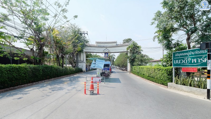 ทาวน์เฮ้าส์มือสองนนทบุรี ราคาล้านต้นๆ ม.มนวดีพาร์ค บางใหญ่-กาญจนาฯ (ซ.วัดลาปลาดุก) เนื้อที่ 16 ตร.ว.  ฟังก์ชั่น 2นอน 2น้ำ ครบครันทั้งครัวเคาน์เตอร์ และที่จอดรถส่วนตัว ตัวบ้านตั้งอยู่ในแหล่งชุมชน สามารถค้าขายได้ เพียง 10 นาทีถึงเซ็นทรัลเวสต์เกต ใกล้รถไฟฟ้าสถานี "คลองบางไผ่"