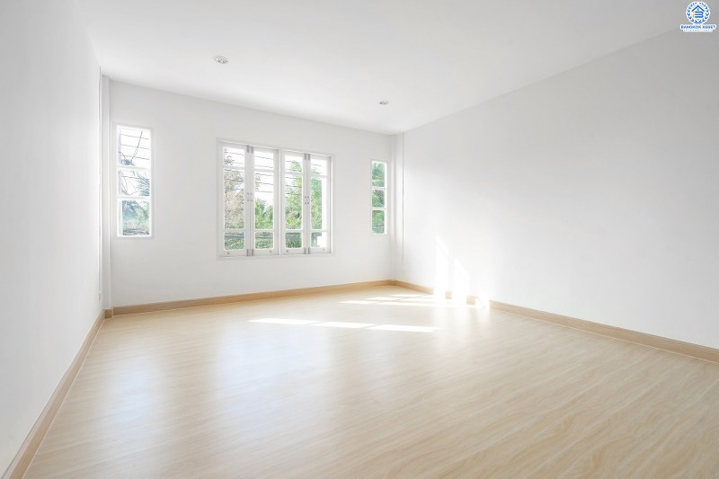 บ้านมือสองตกแต่งใหม่ ม.บุศรินทร์ บางบัวทอง บ้านพร้อมอยู่ ดีไซน์ใหม่เนื้อที่ 18 ตร.ว. ฟังก์ชั่น 2นอน 2น้ำ ห้องนอนกว้างขวาง ครบครันทั้งครัวเคาน์เตอร์ และที่จอดรถ บนทำเลเปี่ยมศักยภาพ เชื่อมต่อถ.รัตนาธิเบศร์ กาญจนาฯ และราชพฤกษ์ ใกล้เซ็นทรัลเวสต์เกต และรถไฟฟ้าสถานี "บางพลู"