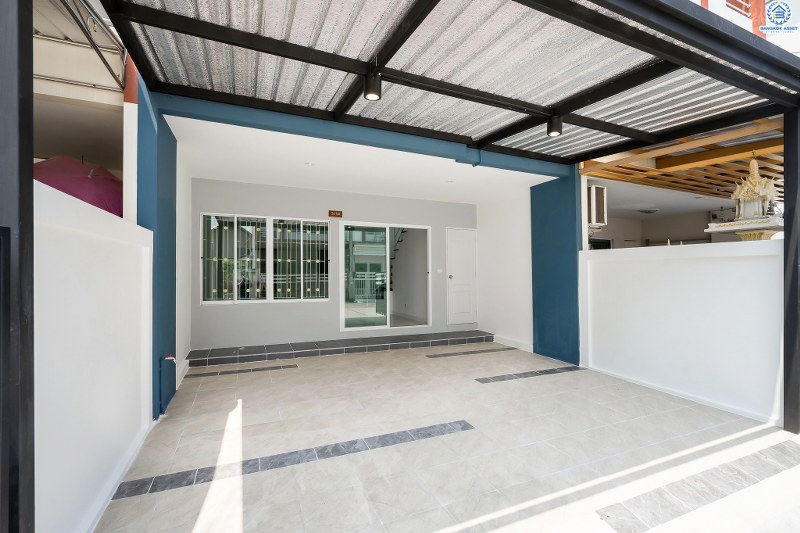 บ้านมือสองตกแต่งใหม่ โครงการ พลอยนคราเพลส ดอนเมือง-วิภาวดี (ซ.วิภาวดี33) จัดเต็มพร้อมอยู่! ตกแต่งครบทุกฟังก์ชั่น เนื้อที่ 19.3 ตร.ว. 3ห้องนอน 3ห้องน้ำ 2ที่จอดรถ พร้อมพื้นที่ใช้สอย "กว้างสะใจ" บนทำเลย่านเศรษฐกิจ เชื่อมต่อทุกการเดินทาง เยื้องสนามบินดอนเมือง ใกล้รถไฟฟ้าสายสีแดง และฟิวเจอร์พาร์ครังสิต ...ราคาพิเศษสุด!