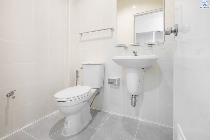 บ้านมือสองตกแต่งใหม่ โครงการ พลอยนคราเพลส ดอนเมือง-วิภาวดี (ซ.วิภาวดี33) จัดเต็มพร้อมอยู่! ตกแต่งครบทุกฟังก์ชั่น เนื้อที่ 19.3 ตร.ว. 3ห้องนอน 3ห้องน้ำ 2ที่จอดรถ พร้อมพื้นที่ใช้สอย "กว้างสะใจ" บนทำเลย่านเศรษฐกิจ เชื่อมต่อทุกการเดินทาง เยื้องสนามบินดอนเมือง ใกล้รถไฟฟ้าสายสีแดง และฟิวเจอร์พาร์ครังสิต ...ราคาพิเศษสุด!