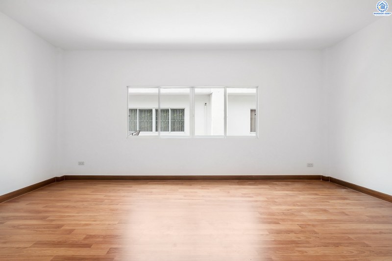 บ้านมือสองตกแต่งใหม่ โครงการ พลอยนคราเพลส ดอนเมือง-วิภาวดี (ซ.วิภาวดี33) จัดเต็มพร้อมอยู่! ตกแต่งครบทุกฟังก์ชั่น เนื้อที่ 19.3 ตร.ว. 3ห้องนอน 3ห้องน้ำ 2ที่จอดรถ พร้อมพื้นที่ใช้สอย "กว้างสะใจ" บนทำเลย่านเศรษฐกิจ เชื่อมต่อทุกการเดินทาง เยื้องสนามบินดอนเมือง ใกล้รถไฟฟ้าสายสีแดง และฟิวเจอร์พาร์ครังสิต ...ราคาพิเศษสุด!