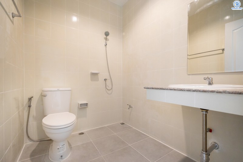 บ้านมือสองตกแต่งใหม่ โครงการ พลอยนคราเพลส ดอนเมือง-วิภาวดี (ซ.วิภาวดี33) จัดเต็มพร้อมอยู่! ตกแต่งครบทุกฟังก์ชั่น เนื้อที่ 19.3 ตร.ว. 3ห้องนอน 3ห้องน้ำ 2ที่จอดรถ พร้อมพื้นที่ใช้สอย "กว้างสะใจ" บนทำเลย่านเศรษฐกิจ เชื่อมต่อทุกการเดินทาง เยื้องสนามบินดอนเมือง ใกล้รถไฟฟ้าสายสีแดง และฟิวเจอร์พาร์ครังสิต ...ราคาพิเศษสุด!