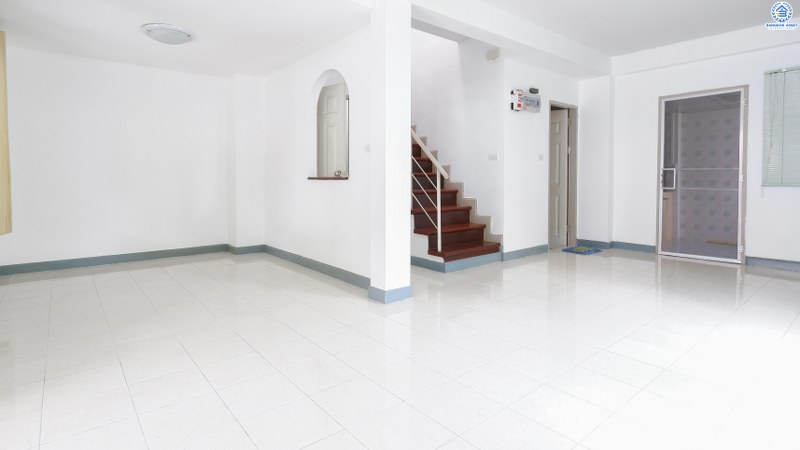 ทาวน์เฮ้าส์มือสองนนทบุรี ห้องมุม! ม.ศุภาลัยวิลล์ ปิ่นเกล้า-วงแหวน (ซ.วัดส้มเกลี้ยง) บ้านหลังใหญ่ เนื้อที่ 31 ตร.ว. ฟังก์ชั่น 3 ห้องนอน 2 ห้องน้ำ พร้อมบิ้วท์อินครัวเคาน์เตอร์ บรรยากาศเงียบสงบ น่าอยู่ ตั้งอยู่บนทำเลสุดสะดวก เข้า-ออกได้หลายเส้นทาง ใกล้เซ็นทรัลเวสต์เกต และจุดขึ้นทางด่วน "กาญจนาภิเษก"...