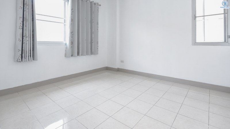 ทาวน์เฮ้าส์มือสองนนทบุรี ห้องมุม! ม.ศุภาลัยวิลล์ ปิ่นเกล้า-วงแหวน (ซ.วัดส้มเกลี้ยง) บ้านหลังใหญ่ เนื้อที่ 31 ตร.ว. ฟังก์ชั่น 3 ห้องนอน 2 ห้องน้ำ พร้อมบิ้วท์อินครัวเคาน์เตอร์ บรรยากาศเงียบสงบ น่าอยู่ ตั้งอยู่บนทำเลสุดสะดวก เข้า-ออกได้หลายเส้นทาง ใกล้เซ็นทรัลเวสต์เกต และจุดขึ้นทางด่วน "กาญจนาภิเษก"...