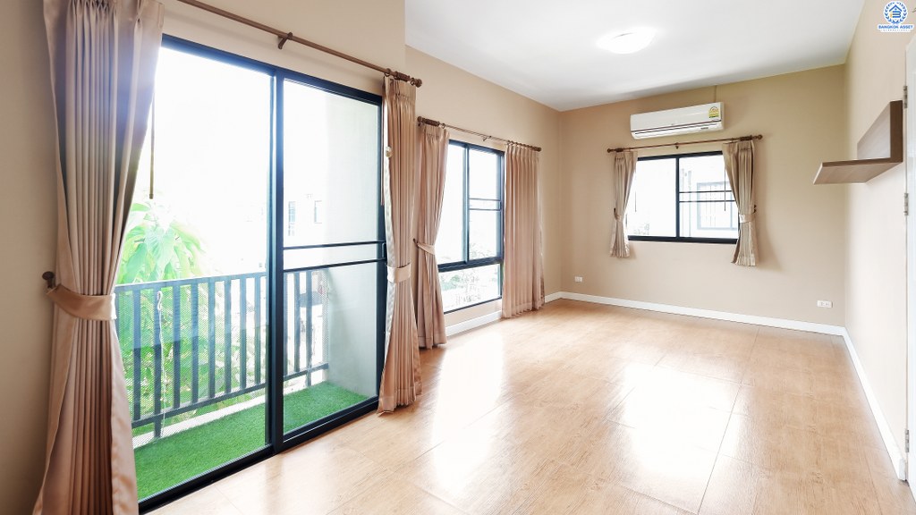 บ้านแฝดมือสองนนทบุรี ม.โมดิวิลล่า ปิ่นเกล้า-วงแหวน (ซ.วัดส้มเกลี้ยง) บ้านคุณภาพแบรนด์ Property Perfect  ต่อเติมพร้อมอยู่ เนื้อที่ 38 ตร.ว. มาพร้อมฟังก์ชั่น 3ห้องนอน 2ห้องน้ำ 2ที่จอดรถ มีเฟอร์ฯบิ้วท์อิน 2ครัวเคาน์เตอร์ และแอร์ 3 เครื่อง บนทำเลเดินทางสะดวก ใกล้เซ็นทรัลเวสต์เกต , Plus Mall บางใหญ่ และจุดขึ้นทางด่วน "ศรีรัช"