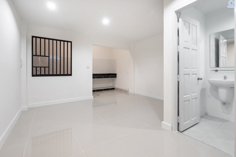 บ้านมือสองตกแต่งใหม่ คุณภาพแบรนด์ Property Perfect ใกล้เซ็นทรัลแจ้งวัฒนะ เพียง 800 เมตร โครงการ นันทนาการ์เด้น แจ้งวัฒนะ ทาวน์โฮม 3 ชั้นพร้อมอยู่ เนื้อที่ 18 ตร.ว. ฟังก์ชั่น 3 ห้องนอน 3 ห้องน้ำ เล่นระดับพื้นภายในแบ่งเป็นสัดส่วน ครบครันทั้งครัวเคาน์เตอร์ และที่จอดรถส่วนตัว บนทำเลดีที่สุด! รองรับรถไฟฟ้าสายสีชมพู ใกล้กับจุดทางด่วนแจ้งวัฒนะ และเมืองทองธานี