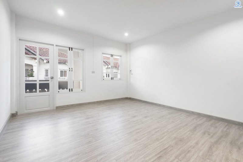 บ้านมือสองตกแต่งใหม่ คุณภาพแบรนด์ Property Perfect ใกล้เซ็นทรัลแจ้งวัฒนะ เพียง 800 เมตร โครงการ นันทนาการ์เด้น แจ้งวัฒนะ ทาวน์โฮม 3 ชั้นพร้อมอยู่ เนื้อที่ 18 ตร.ว. ฟังก์ชั่น 3 ห้องนอน 3 ห้องน้ำ เล่นระดับพื้นภายในแบ่งเป็นสัดส่วน ครบครันทั้งครัวเคาน์เตอร์ และที่จอดรถส่วนตัว บนทำเลดีที่สุด! รองรับรถไฟฟ้าสายสีชมพู ใกล้กับจุดทางด่วนแจ้งวัฒนะ และเมืองทองธานี