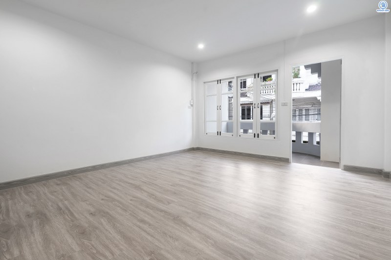 บ้านมือสองตกแต่งใหม่ คุณภาพแบรนด์ Property Perfect ใกล้เซ็นทรัลแจ้งวัฒนะ เพียง 800 เมตร โครงการ นันทนาการ์เด้น แจ้งวัฒนะ ทาวน์โฮม 3 ชั้นพร้อมอยู่ เนื้อที่ 18 ตร.ว. ฟังก์ชั่น 3 ห้องนอน 3 ห้องน้ำ เล่นระดับพื้นภายในแบ่งเป็นสัดส่วน ครบครันทั้งครัวเคาน์เตอร์ และที่จอดรถส่วนตัว บนทำเลดีที่สุด! รองรับรถไฟฟ้าสายสีชมพู ใกล้กับจุดทางด่วนแจ้งวัฒนะ และเมืองทองธานี