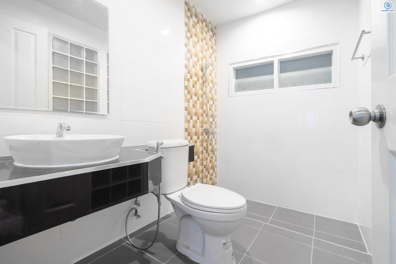 บ้านมือสองตกแต่งใหม่ คุณภาพแบรนด์ Property Perfect ใกล้เซ็นทรัลแจ้งวัฒนะ เพียง 800 เมตร โครงการ นันทนาการ์เด้น แจ้งวัฒนะ ทาวน์โฮม 3 ชั้นพร้อมอยู่ เนื้อที่ 18 ตร.ว. ฟังก์ชั่น 3 ห้องนอน 3 ห้องน้ำ เล่นระดับพื้นภายในแบ่งเป็นสัดส่วน ครบครันทั้งครัวเคาน์เตอร์ และที่จอดรถส่วนตัว บนทำเลดีที่สุด! รองรับรถไฟฟ้าสายสีชมพู ใกล้กับจุดทางด่วนแจ้งวัฒนะ และเมืองทองธานี