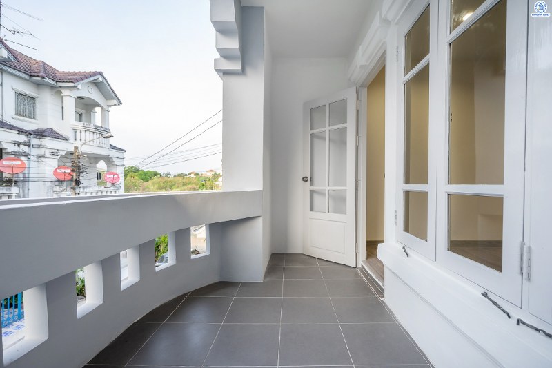 บ้านมือสองตกแต่งใหม่ คุณภาพแบรนด์ Property Perfect ใกล้เซ็นทรัลแจ้งวัฒนะ เพียง 800 เมตร โครงการ นันทนาการ์เด้น แจ้งวัฒนะ ทาวน์โฮม 3 ชั้นพร้อมอยู่ เนื้อที่ 18 ตร.ว. ฟังก์ชั่น 3 ห้องนอน 3 ห้องน้ำ เล่นระดับพื้นภายในแบ่งเป็นสัดส่วน ครบครันทั้งครัวเคาน์เตอร์ และที่จอดรถส่วนตัว บนทำเลดีที่สุด! รองรับรถไฟฟ้าสายสีชมพู ใกล้กับจุดทางด่วนแจ้งวัฒนะ และเมืองทองธานี