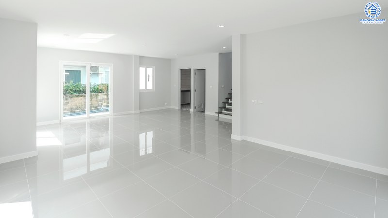 บ้านมือสองตกแต่งใหม่ แบรนด์ Q.House โครงการ คาซ่าวิลล์ ราชพฤกษ์-รัตนาธิเบศร์2 บ้านพร้อมอยู่ เนื้อที่ 56 ตร.ว. ฟังก์ชั่น 3 ห้องนอน 3 ห้องน้ำ 2 ที่จอดรถ สิ่งอำนวยความสะดวกภายในโครงการครบครัน บนทำเลศักยภาพ ติดถนนราชพฤกษ์ ใกล้รถไฟฟ้า สถานีบางรักน้อยท่าอิฐ