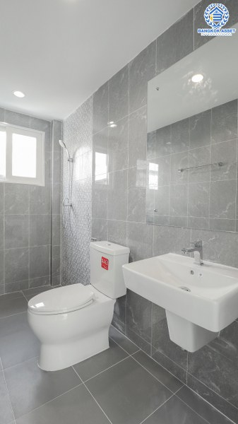 บ้านมือสองตกแต่งใหม่ แบรนด์ Q.House โครงการ คาซ่าวิลล์ ราชพฤกษ์-รัตนาธิเบศร์2 บ้านพร้อมอยู่ เนื้อที่ 56 ตร.ว. ฟังก์ชั่น 3 ห้องนอน 3 ห้องน้ำ 2 ที่จอดรถ สิ่งอำนวยความสะดวกภายในโครงการครบครัน บนทำเลศักยภาพ ติดถนนราชพฤกษ์ ใกล้รถไฟฟ้า สถานีบางรักน้อยท่าอิฐ