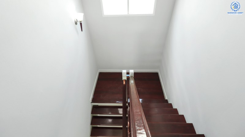 บ้านมือสองตกแต่งใหม่ แบรนด์ Q.House โครงการ คาซ่าวิลล์ ราชพฤกษ์-รัตนาธิเบศร์2 บ้านพร้อมอยู่ เนื้อที่ 56 ตร.ว. ฟังก์ชั่น 3 ห้องนอน 3 ห้องน้ำ 2 ที่จอดรถ สิ่งอำนวยความสะดวกภายในโครงการครบครัน บนทำเลศักยภาพ ติดถนนราชพฤกษ์ ใกล้รถไฟฟ้า สถานีบางรักน้อยท่าอิฐ