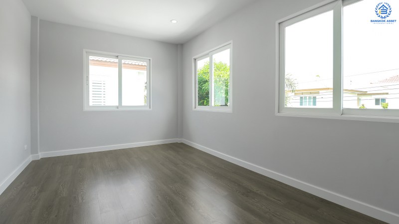 บ้านมือสองตกแต่งใหม่ แบรนด์ Q.House โครงการ คาซ่าวิลล์ ราชพฤกษ์-รัตนาธิเบศร์2 บ้านพร้อมอยู่ เนื้อที่ 56 ตร.ว. ฟังก์ชั่น 3 ห้องนอน 3 ห้องน้ำ 2 ที่จอดรถ สิ่งอำนวยความสะดวกภายในโครงการครบครัน บนทำเลศักยภาพ ติดถนนราชพฤกษ์ ใกล้รถไฟฟ้า สถานีบางรักน้อยท่าอิฐ