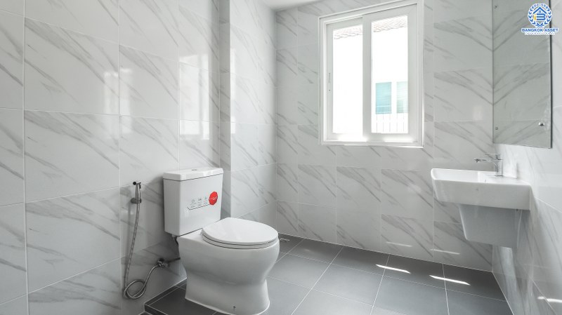 บ้านมือสองตกแต่งใหม่ แบรนด์ Q.House โครงการ คาซ่าวิลล์ ราชพฤกษ์-รัตนาธิเบศร์2 บ้านพร้อมอยู่ เนื้อที่ 56 ตร.ว. ฟังก์ชั่น 3 ห้องนอน 3 ห้องน้ำ 2 ที่จอดรถ สิ่งอำนวยความสะดวกภายในโครงการครบครัน บนทำเลศักยภาพ ติดถนนราชพฤกษ์ ใกล้รถไฟฟ้า สถานีบางรักน้อยท่าอิฐ