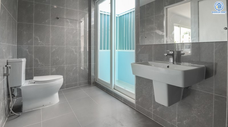 บ้านมือสองตกแต่งใหม่ แบรนด์ Q.House โครงการ คาซ่าวิลล์ ราชพฤกษ์-รัตนาธิเบศร์2 บ้านพร้อมอยู่ เนื้อที่ 56 ตร.ว. ฟังก์ชั่น 3 ห้องนอน 3 ห้องน้ำ 2 ที่จอดรถ สิ่งอำนวยความสะดวกภายในโครงการครบครัน บนทำเลศักยภาพ ติดถนนราชพฤกษ์ ใกล้รถไฟฟ้า สถานีบางรักน้อยท่าอิฐ