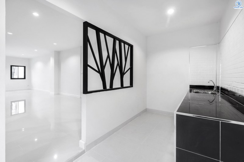 ทาวน์เฮ้าส์ตกแต่งใหม่ ติดถนนติวานนท์ ใกล้โรงเรียนสวนกุหลาบวิทยาลัย ม.สวนกุหลาบ ติวานนท์-แจ้งวัฒนะ เนื้อที่ 24 ตร.ว. ฟังก์ชั่น 3 ห้องนอน 2 ห้องน้ำ หน้ากว้าง 6 เมตร ตกแต่งต่อเติมพร้อมอยู่ บนทำเลใกล้ห้าแยกปากเกร็ด ,เมืองทอง และทางด่วน เพียง 5 นาทีถึงเซ็นทรัลแจ้งวัฒนะ