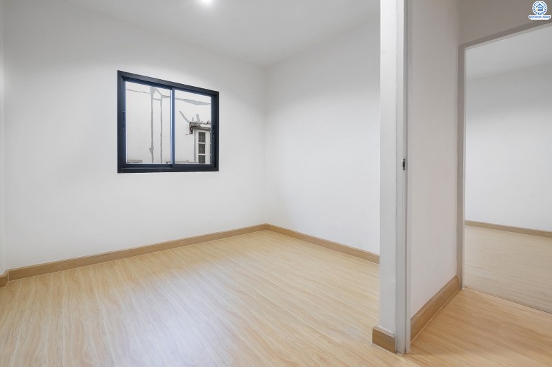 ทาวน์เฮ้าส์ตกแต่งใหม่ ติดถนนติวานนท์ ใกล้โรงเรียนสวนกุหลาบวิทยาลัย ม.สวนกุหลาบ ติวานนท์-แจ้งวัฒนะ เนื้อที่ 24 ตร.ว. ฟังก์ชั่น 3 ห้องนอน 2 ห้องน้ำ หน้ากว้าง 6 เมตร ตกแต่งต่อเติมพร้อมอยู่ บนทำเลใกล้ห้าแยกปากเกร็ด ,เมืองทอง และทางด่วน เพียง 5 นาทีถึงเซ็นทรัลแจ้งวัฒนะ