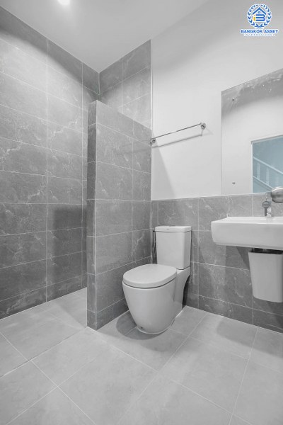 บ้านมือสองตกแต่งใหม่ หลังใหญ่พิเศษ 78.3 ตร.ว. ในราคาสุดคุ้ม! ม.ธนทอง เพอร์เฟคโฮม วงแหวน-พระราม5 กว้างขวางจุใจ ด้วยพื้นที่ใช้สอยกว่า 230 ตร.ม. 4 ห้องนอน 5 ห้องน้ำ บนทำเล ใกล้เซ็นทรัลเวสต์เกต และ MRTตลาดบางใหญ่