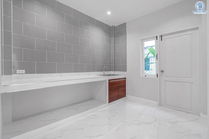 บ้านมือสองตกแต่งใหม่ หลังใหญ่พิเศษ 78.3 ตร.ว. ในราคาสุดคุ้ม! ม.ธนทอง เพอร์เฟคโฮม วงแหวน-พระราม5 กว้างขวางจุใจ ด้วยพื้นที่ใช้สอยกว่า 230 ตร.ม. 4 ห้องนอน 5 ห้องน้ำ บนทำเล ใกล้เซ็นทรัลเวสต์เกต และ MRTตลาดบางใหญ่