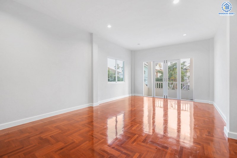 บ้านมือสองตกแต่งใหม่ หลังใหญ่พิเศษ 78.3 ตร.ว. ในราคาสุดคุ้ม! ม.ธนทอง เพอร์เฟคโฮม วงแหวน-พระราม5 กว้างขวางจุใจ ด้วยพื้นที่ใช้สอยกว่า 230 ตร.ม. 4 ห้องนอน 5 ห้องน้ำ บนทำเล ใกล้เซ็นทรัลเวสต์เกต และ MRTตลาดบางใหญ่