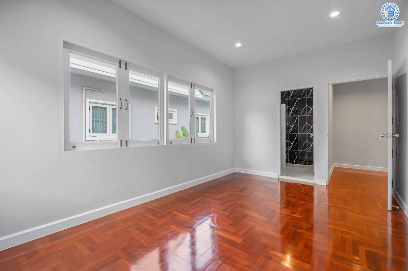 บ้านมือสองตกแต่งใหม่ หลังใหญ่พิเศษ 78.3 ตร.ว. ในราคาสุดคุ้ม! ม.ธนทอง เพอร์เฟคโฮม วงแหวน-พระราม5 กว้างขวางจุใจ ด้วยพื้นที่ใช้สอยกว่า 230 ตร.ม. 4 ห้องนอน 5 ห้องน้ำ บนทำเล ใกล้เซ็นทรัลเวสต์เกต และ MRTตลาดบางใหญ่