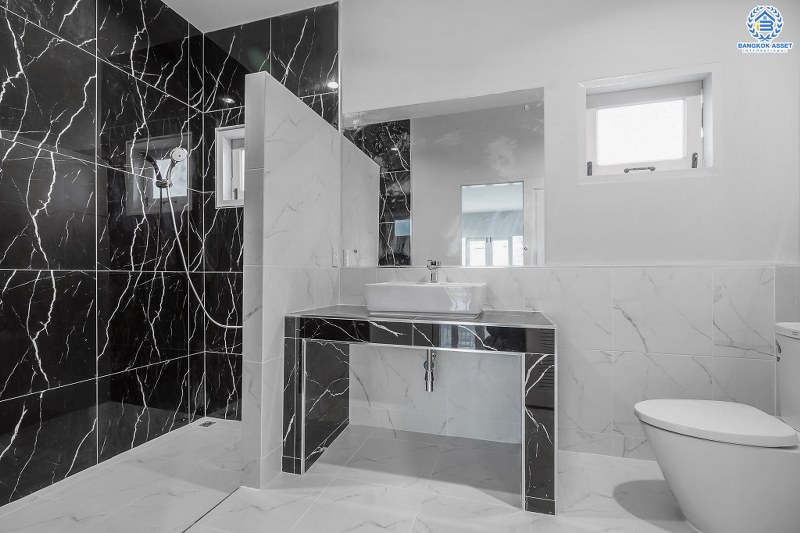 บ้านมือสองตกแต่งใหม่ หลังใหญ่พิเศษ 78.3 ตร.ว. ในราคาสุดคุ้ม! ม.ธนทอง เพอร์เฟคโฮม วงแหวน-พระราม5 กว้างขวางจุใจ ด้วยพื้นที่ใช้สอยกว่า 230 ตร.ม. 4 ห้องนอน 5 ห้องน้ำ บนทำเล ใกล้เซ็นทรัลเวสต์เกต และ MRTตลาดบางใหญ่