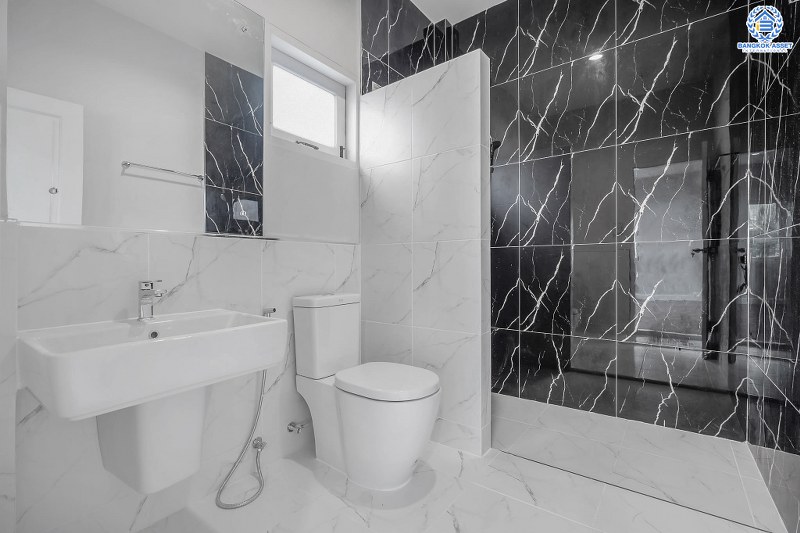 บ้านมือสองตกแต่งใหม่ หลังใหญ่พิเศษ 78.3 ตร.ว. ในราคาสุดคุ้ม! ม.ธนทอง เพอร์เฟคโฮม วงแหวน-พระราม5 กว้างขวางจุใจ ด้วยพื้นที่ใช้สอยกว่า 230 ตร.ม. 4 ห้องนอน 5 ห้องน้ำ บนทำเล ใกล้เซ็นทรัลเวสต์เกต และ MRTตลาดบางใหญ่