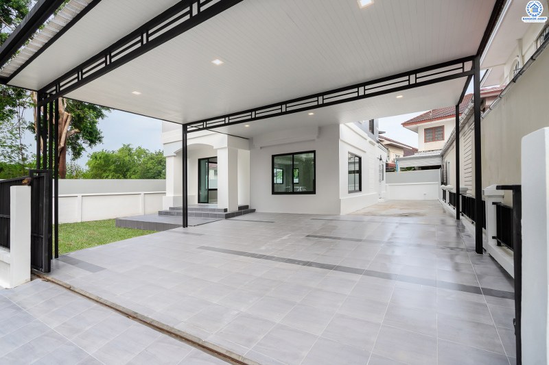 บ้านมือสองตกแต่งใหม่ พิเศษพร้อมเข้าอยู่ บ้านสีวลี ติวานนท์-ปากเกร็ด บ้านห้องมุม! บนเนื้อที่ 77.2 ตร.ว. 2ที่จอดรถ ฟังก์ชั่นลงตัว ตอบโจทย์ทุกการอยู่อาศัย พื้นที่ใช้สอยกว้างขวาง บนทำเลเดินทางสะดวก เชื่อมสู่หลายเส้นทางทั้ง ใกล้ห้าแยกปากเกร็ด เซ็นทรัลแจ้งวัฒนะ และรถไฟฟ้า