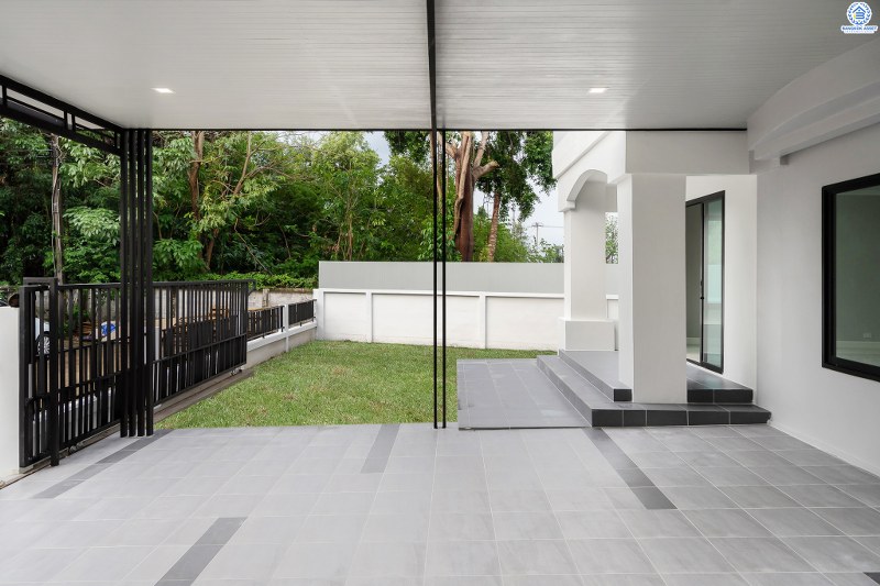 บ้านมือสองตกแต่งใหม่ พิเศษพร้อมเข้าอยู่ บ้านสีวลี ติวานนท์-ปากเกร็ด บ้านห้องมุม! บนเนื้อที่ 77.2 ตร.ว. 2ที่จอดรถ ฟังก์ชั่นลงตัว ตอบโจทย์ทุกการอยู่อาศัย พื้นที่ใช้สอยกว้างขวาง บนทำเลเดินทางสะดวก เชื่อมสู่หลายเส้นทางทั้ง ใกล้ห้าแยกปากเกร็ด เซ็นทรัลแจ้งวัฒนะ และรถไฟฟ้า