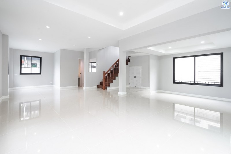 บ้านมือสองตกแต่งใหม่ พิเศษพร้อมเข้าอยู่ บ้านสีวลี ติวานนท์-ปากเกร็ด บ้านห้องมุม! บนเนื้อที่ 77.2 ตร.ว. 2ที่จอดรถ ฟังก์ชั่นลงตัว ตอบโจทย์ทุกการอยู่อาศัย พื้นที่ใช้สอยกว้างขวาง บนทำเลเดินทางสะดวก เชื่อมสู่หลายเส้นทางทั้ง ใกล้ห้าแยกปากเกร็ด เซ็นทรัลแจ้งวัฒนะ และรถไฟฟ้า