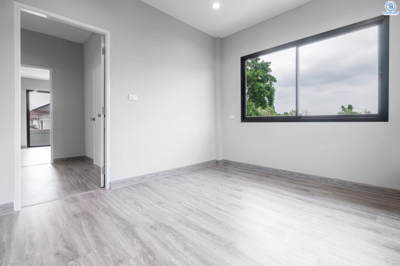 บ้านมือสองตกแต่งใหม่ พิเศษพร้อมเข้าอยู่ บ้านสีวลี ติวานนท์-ปากเกร็ด บ้านห้องมุม! บนเนื้อที่ 77.2 ตร.ว. 2ที่จอดรถ ฟังก์ชั่นลงตัว ตอบโจทย์ทุกการอยู่อาศัย พื้นที่ใช้สอยกว้างขวาง บนทำเลเดินทางสะดวก เชื่อมสู่หลายเส้นทางทั้ง ใกล้ห้าแยกปากเกร็ด เซ็นทรัลแจ้งวัฒนะ และรถไฟฟ้า